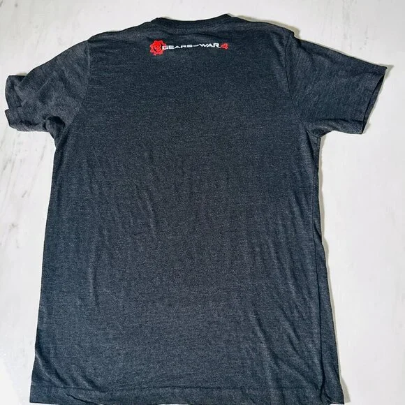 Gears of War Gray T-Shirt - Front Graphic Chainsaw - Size Medium - Microsoft - Picture 4 of 8